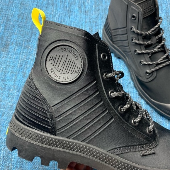 Nwot Palladium Pampa Amphibian Black 